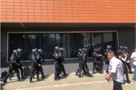 Eskalon protesta e veteranëve, policia gjuan gaz lotsjellës