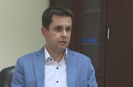 Epidemiologu: Covid-19 nuk zhduket, rastet do të rriten