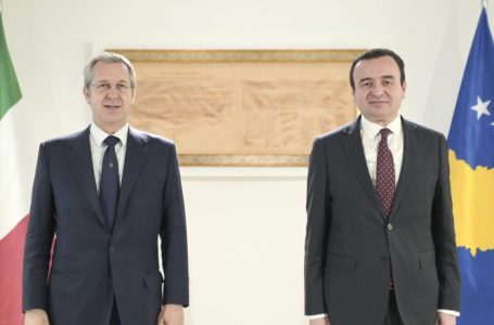 Kurti takoi nënsekretarin italian, flasin për raportet mes dy vendeve dhe tërheqjen e investimeve në Kosovë
