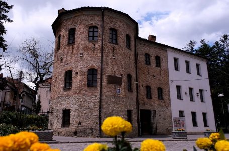 Punimet e nxënësve të shkollave fillore prezantohen në Muzeun e Historisë në Gjakovë