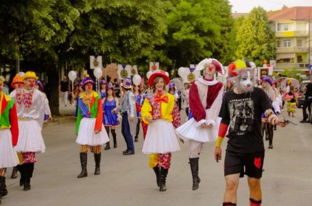 Karnavalet çelin sezonin turistik në Korçë (FOTO)