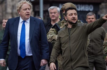 Johnson frikësohet se Ukraina do të detyrohet të bëjë paqe të keqe me Rusinë