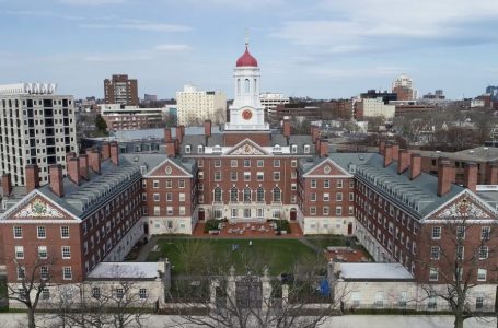 Si u fut gjuha shqipe si lëndë në Harvard?