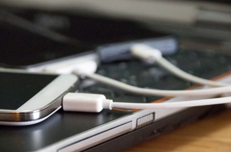 BE-ja vendos që të përdoret një mbushës baterie për të gjithë telefonat
