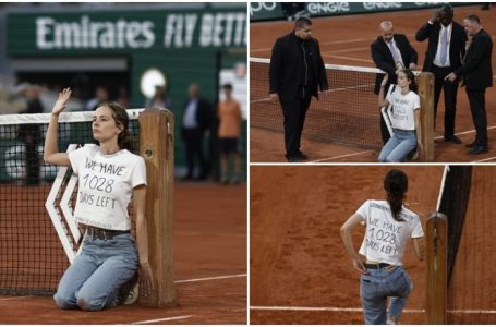 “Na kanë mbetur edhe 1028 ditë” – aktivistja lidhet në mes fushës dhe ndërpreu për disa minuta gjysmëfinalen e Roland Garros