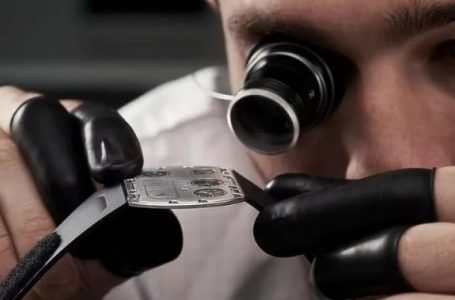 Richard Mille dhe Ferrari prezantojnë orën më të hollë në botë