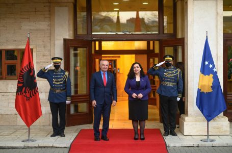 ​Presidenti Meta viziton sot Kosovën