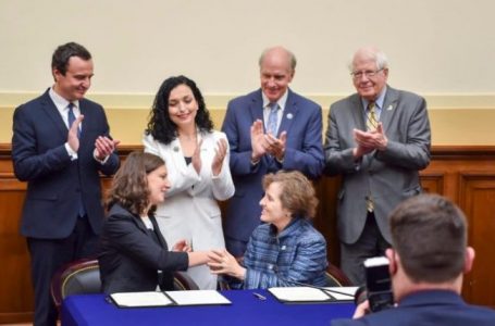 Vajza e Madeleine Albright nënshkroi marrëveshjen e Kosovës me MCC