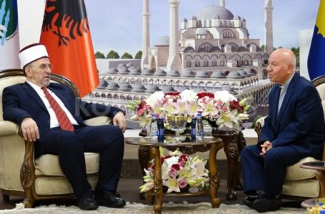 ​Përfaqësuesit e Kishës Katolike urojnë myslimanët: Pa unitet nuk mund të shkojmë përpara