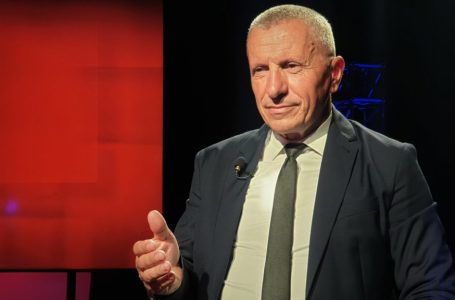 Kamberi: Miqësia Rama-Vuçiç nuk ka sjellë asgjë për shqiptarët