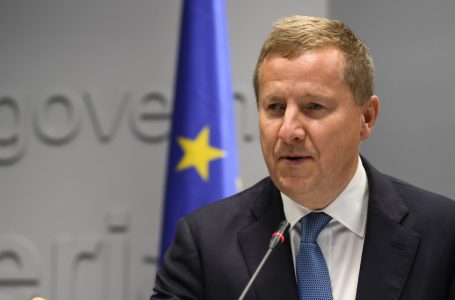 Ambasadori Szunyog uron besimtarët për Bajram