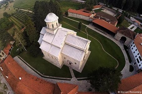 Reagon Manastiri i Deçanit pas përplasjes së Qeverisë me Europa Nostra-n