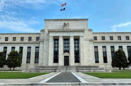 FED rrit normat e interesit me 0.75 pikë për të dytin muaj radhazi