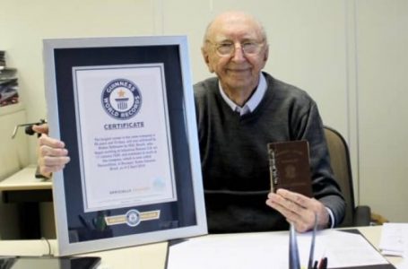 Ky burrë 100-vjeçar ka punuar në të njëjtën kompani për 84 vjet
