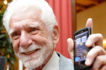 Njeriu që shpiku celularin: “Ata që shpenzojnë shumë kohë në pajisje elektronike, të rimendojnë prioritetet e tyre”