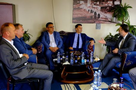 Zyrtarë të kuvendit komunal të Gjakovës vizitojnë Këshillin e Bashkësisë Islame në Gjakovë