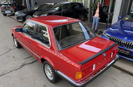 Kjo veturë BMW e vitit 1985 është në shitje për 120,000 euro, ja cila është arsyeja