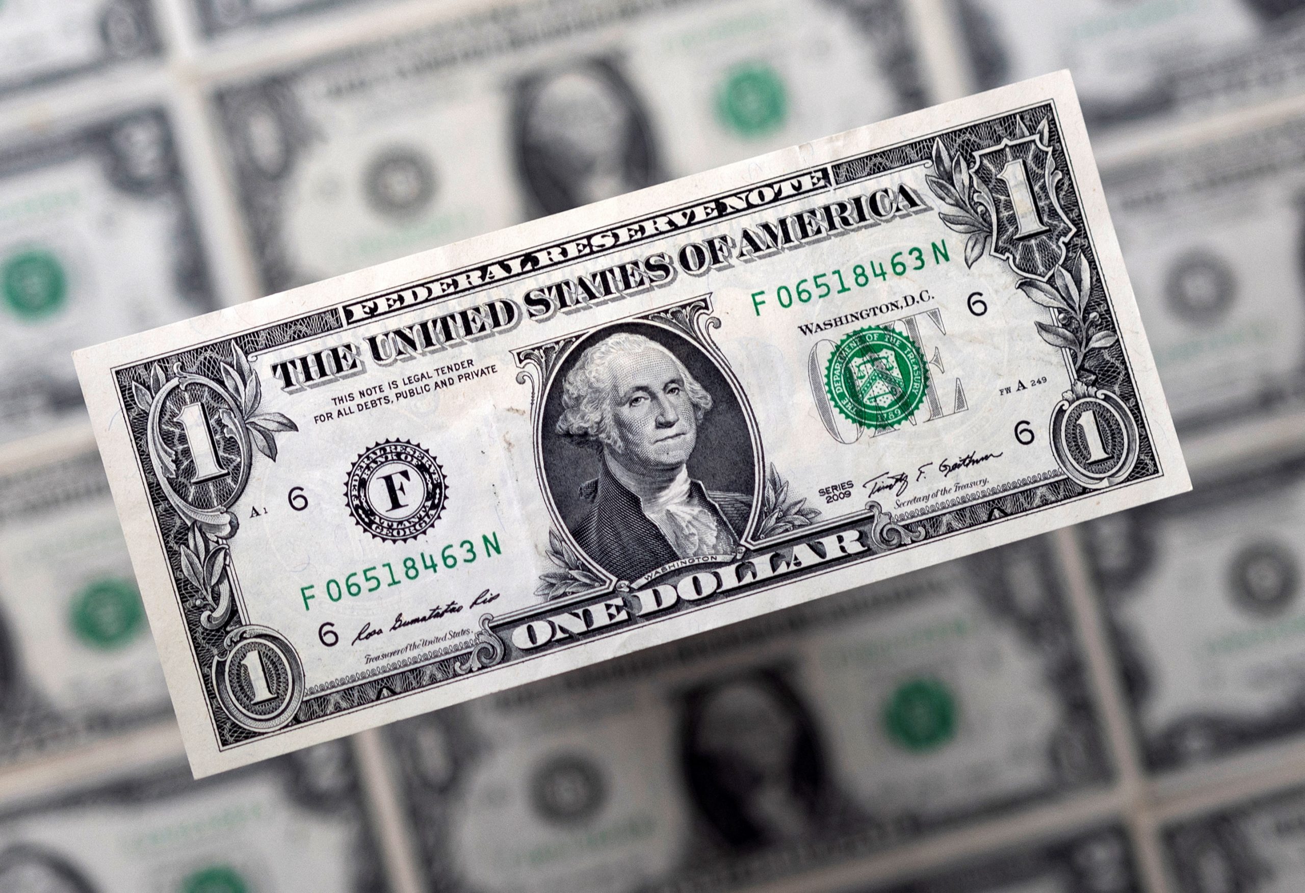 Dollari i fortë nxit valën e zhvlerësimit të monedhës në tregjet në zhvillim