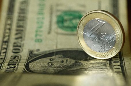 Barazoi dollarin, pse po bie euro?