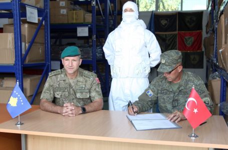 Kamuflimi në borë, Turqia ofron një kontingjent të uniformës për FSK-në