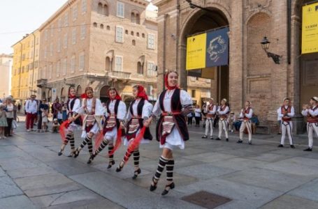 Sheshi ‘Garibaldi’ në Itali pushtohet nga të rinjtë shqiptarë