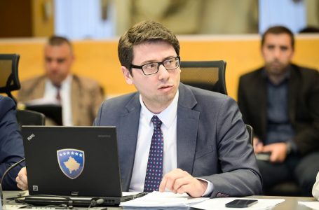 ​Murati: S’pranojmë kushtëzime në kurriz të fëmijëve, nuk i paguajmë grevistët