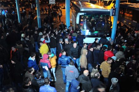 Alarmi për ikje masive të të rinjve nga Kosova, flasin nga Qeveria