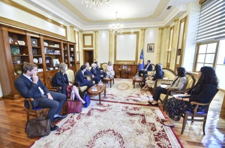 Konjufca takohet me delegacionin nga Parlamenti i Mbretërisë së Bashkuar