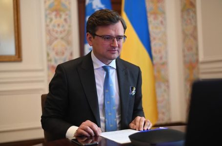 Kuleba: Rusia duhet të përballet me një gjykatë për krimet e luftës
