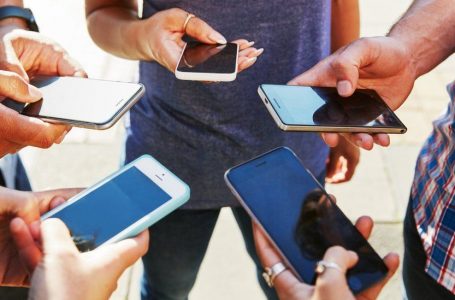 Në botë regjistrohet rënie e shitjes së telefonave mobilë