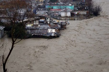 Iran/ 53 persona humbin jetën si pasojë e vërshimeve