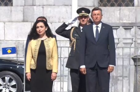 Presidentja ​Osmani pritet me nderime të larta shtetërore në Slloveni