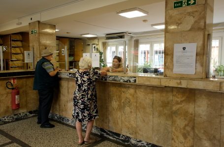 Zyrat e administratës pensionale qëndruan hapur edhe sot, numër i madh i pensionistëve të paraqitur