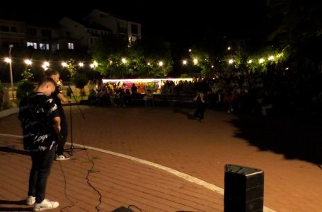 Është mbajtur koncert rinor në sheshin “Ali Podrimja”