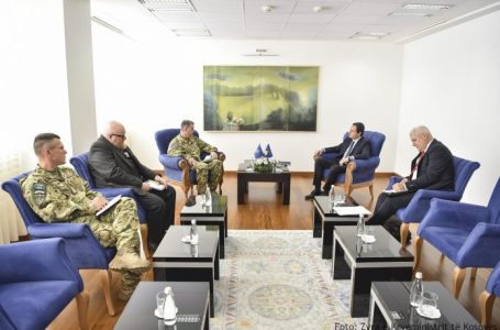 Kajári njofton Kurtin mbi përgatitjet e KFOR-it për sigurinë në veri