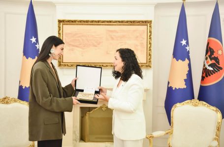 Mediat ndërkombëtare shkruajnë për Dua Lipën pasi u shpall Ambasadore Nderi e Republikës së Kosovës