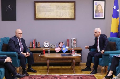 ​Sveçla takon një delegacion amerikan, diskutojnë për procesin e strehimit të afganëve