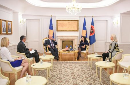 Osmani priti në takim ambasadorin e SHBA-së, biseduan për sigurinë dhe energjinë