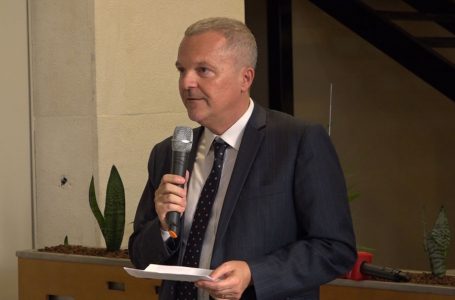Ambasadori ​De Riu: Dhuna ndaj grave nuk ka justifikim