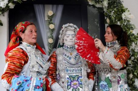 Një dasmë në një fshat të Kosovës bëhet lajm në Reuters