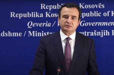 Kurti: Mbi moshën 16 vjeçare nuk duhet të ketë ndalim të shamisë dhe të elementeve tjera fetare në jetën publike