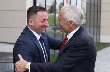 Mehaj bisedë telefonike me gjeneralin Clark, flasin për zhvillimet e fundit në Kosovë dhe sigurinë në rajon