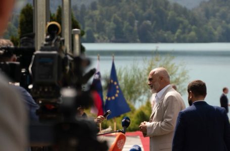 Rama: Turp që qytetarët e Kosovës s’mund të lëvizin lirisht, po mbahen peng nga çlirimtarët e tyre