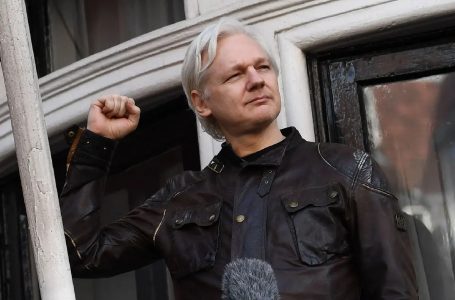 Britania sot vendos për çështjen e ekstradimit të Julian Assange