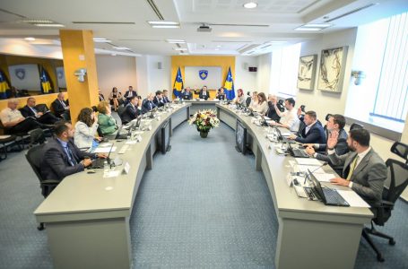 Procedohet Projektligji për Pagat dhe Projektligji për Zyrtarët publik