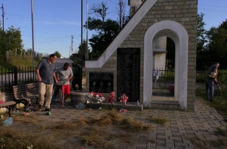 Banorët me iniciativë vetanake pastrojnë “Kullën Memoriale” të fshatit Bec