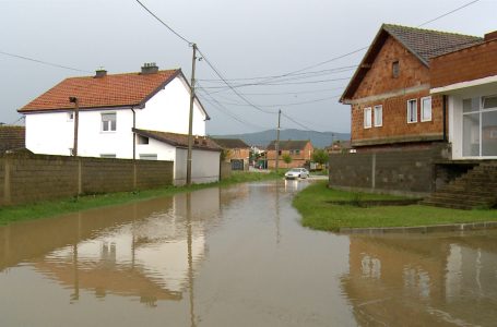 Fshati Rogovë i Komunës së Gjakovës vërshohet nga uji