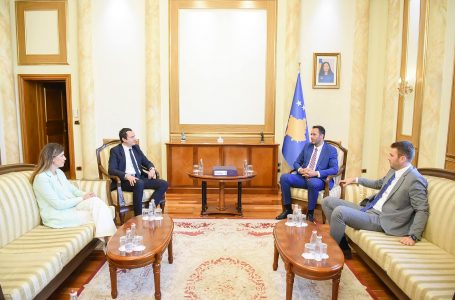 Konjufca pranon dosjen e Vettingut: Votimi dhe implementimi i tij është jetik për drejtësinë