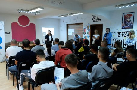 Në Rajonin e Gjakovës ka filluar projekti “Bridge” 2 që aftëson të rinjtë për nivel akademik