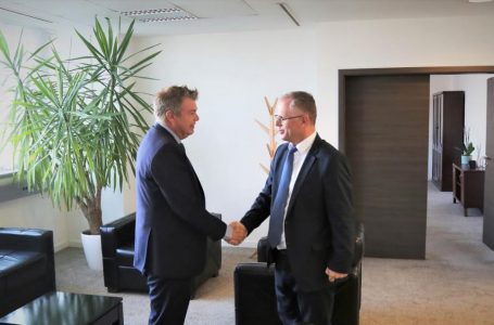 Bislimi pret në takim shefin e misionit të Luksemburgut në Kosovë